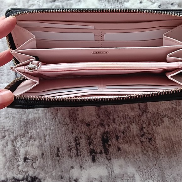 COACH leather zip around wallet - Picture 5 of 9